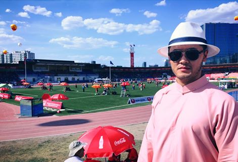 Жүжигчин П.Баттөрийн өвдөг дээр суух дасгалыг “мянган хүн үзжээ”